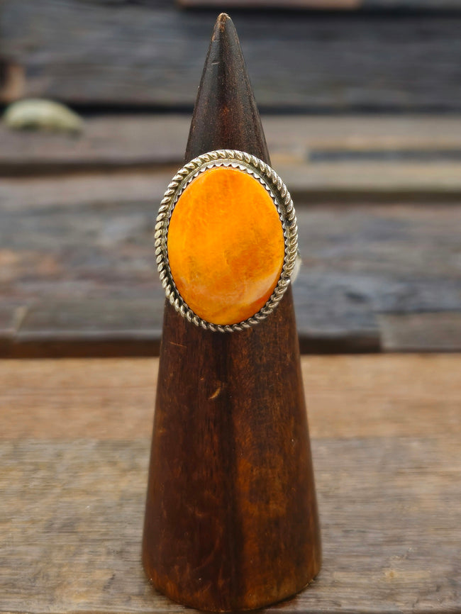 Oval Spiny Oyster Ring by Leslie Nez - Size 10