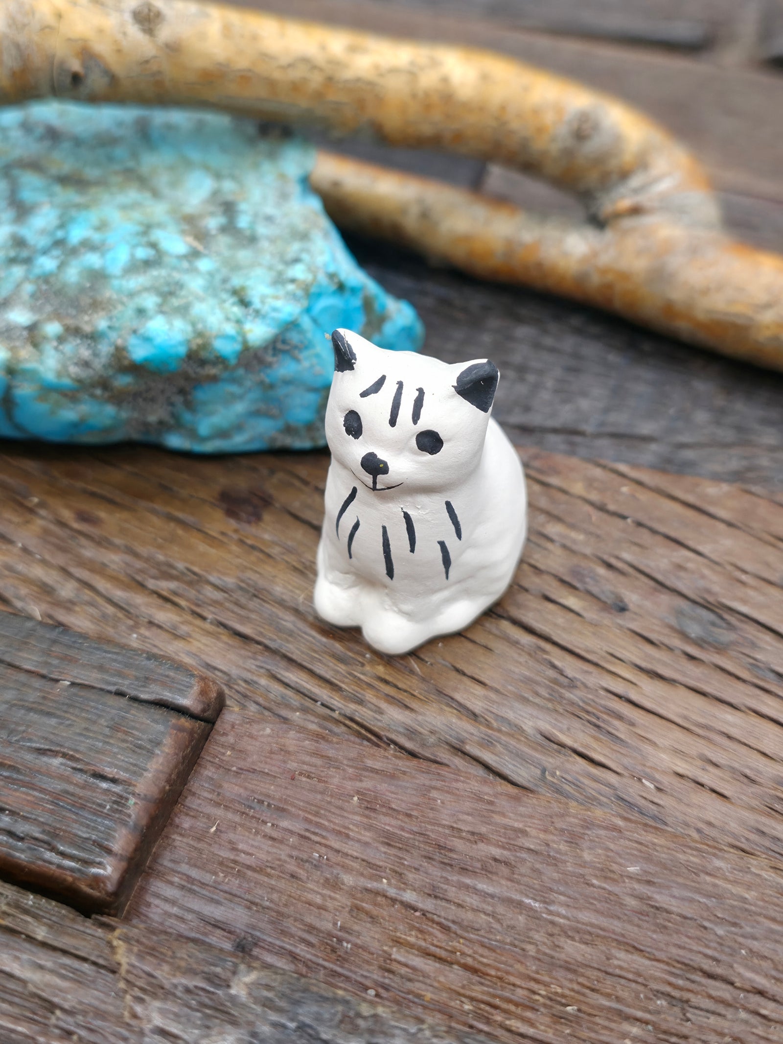 Mini Acoma Cat - Seated Fluffy