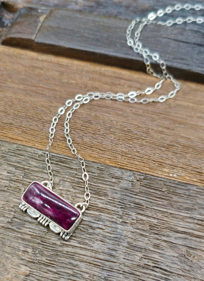 Sterling Silver and Purple Spiny Oyster Bar Necklace - 18 in