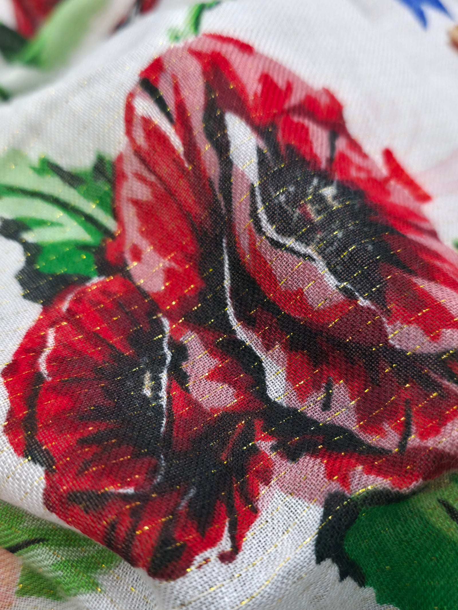 Nu Trendz Kookum/Grandma Másáni Scarf - White with Golden Threads