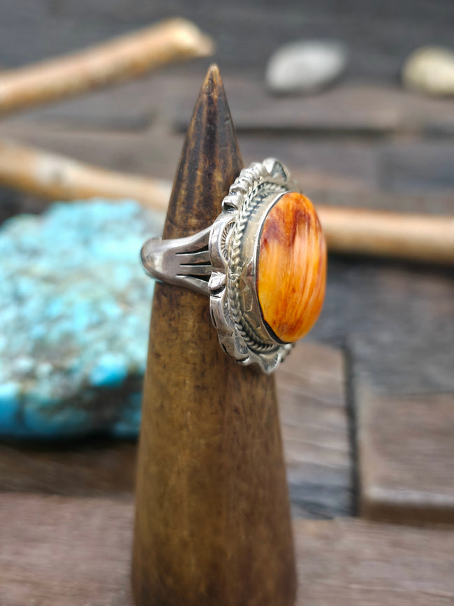 Stamped Sterling Silver Spiny Oyster Circle Ring - Size 7 1/2