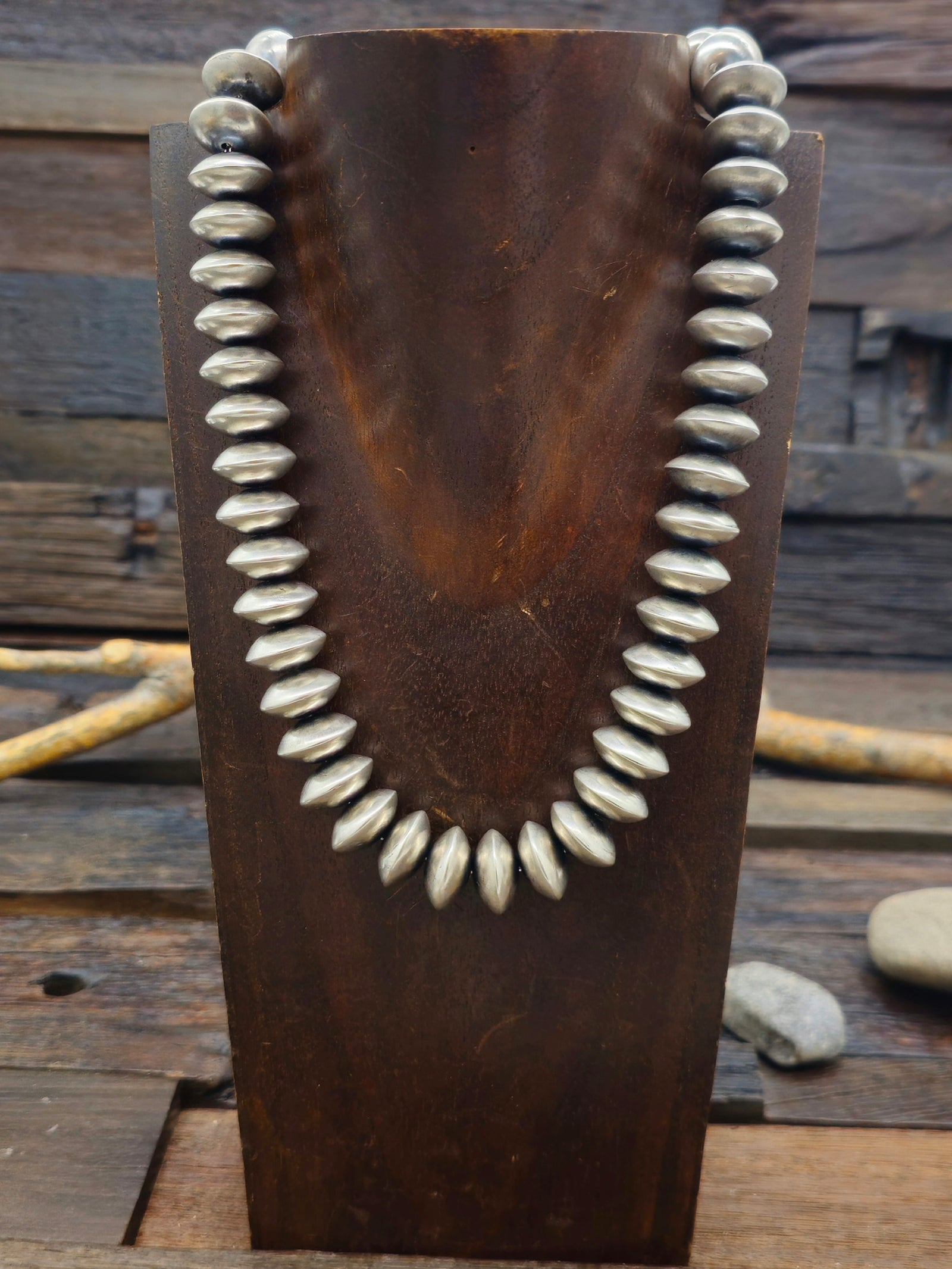 Bryannen Halwood Navajo Pearls - 18 in 3/4 in Rondelle