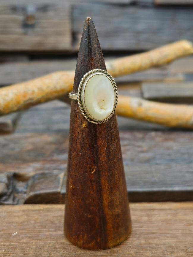 Vintage/Estate Mother of Pearl Sterling Silver Ring  - Size 8