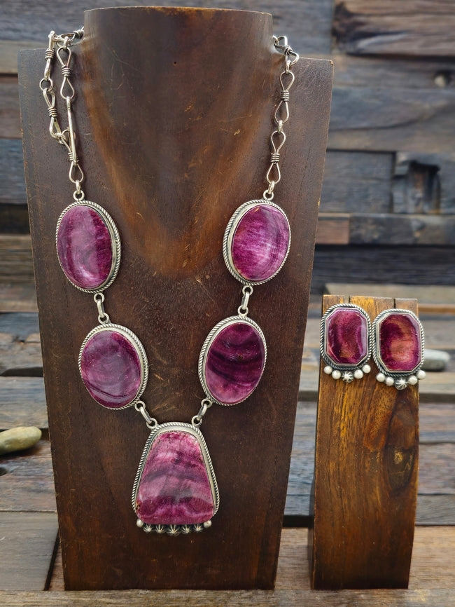 Purple Spiny Oyster Necklace and Earring Set by LaRose Ganadanegro