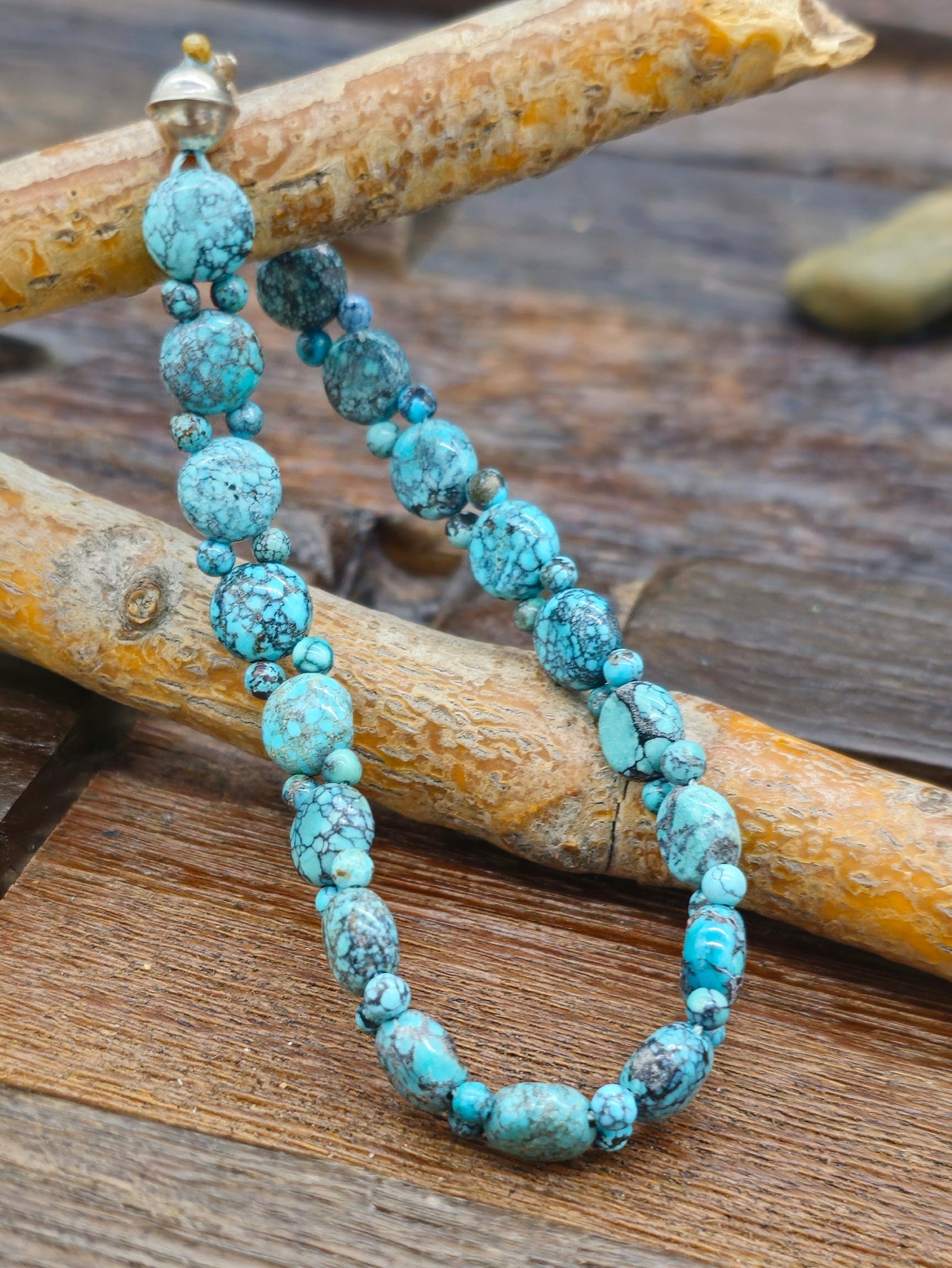 Blue/Green Skyhorse Turquoise Stone Bead Bracelet 8 in.