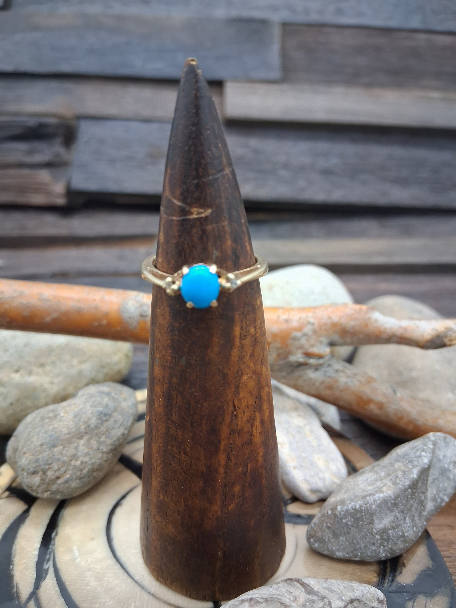 14 KT Gold Kingman Turquoise Ring Size 7
