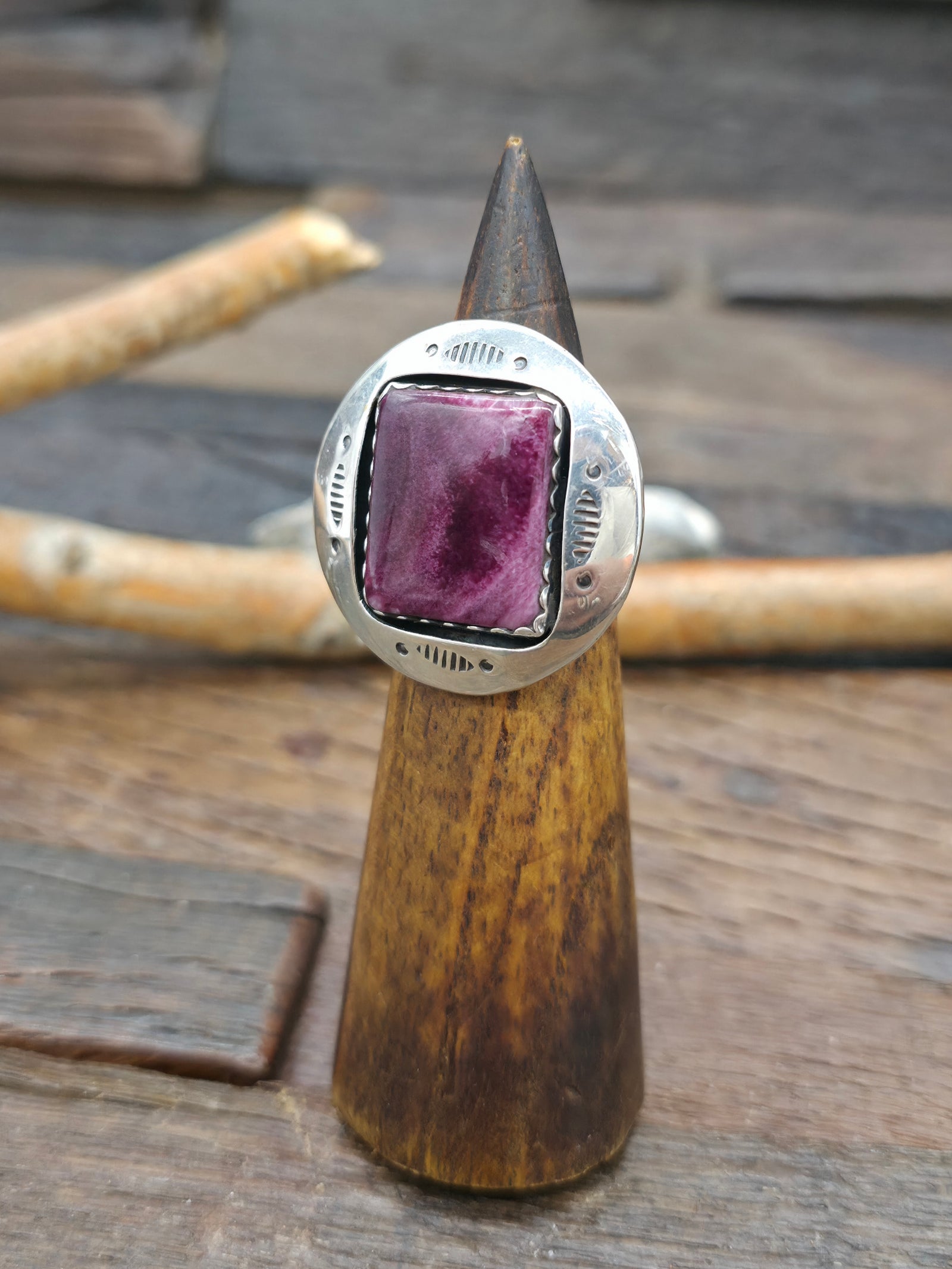 Stamped Sterling Silver Purple Spiny Oyster Shadowbox Ring by Lyanne Goodluck - Size 8