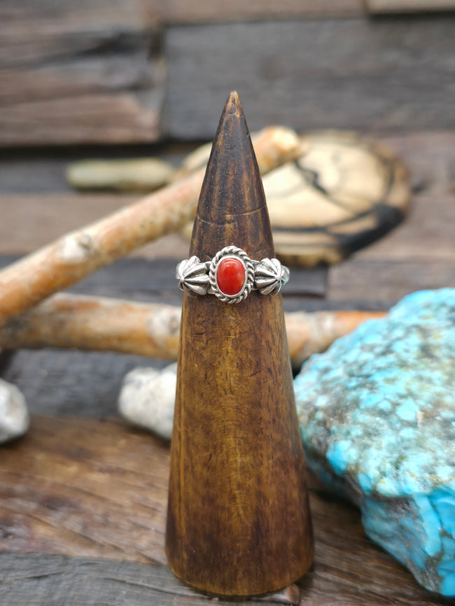 Sterling Silver Coral Ring with Starshots and Rope Detail - Size 8 1/2