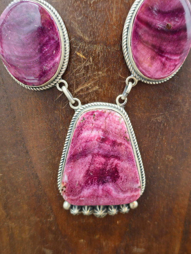 Purple Spiny Oyster Necklace and Earring Set by LaRose Ganadanegro
