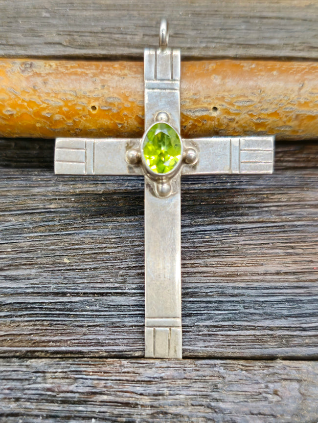 Vintage/Estate Sterling Silver Peridot Cross Pendant