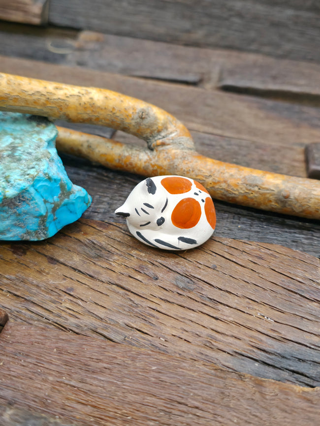 Mini Acoma Cat - Sleeping with Flower