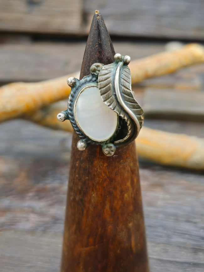 Vintage/Estate Mother of Pearl Sterling Silver Ring  - Size 6